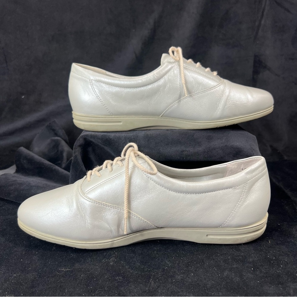 Easy Spirit Motion Pearl White Leather Shoes Sneakers Women's Size 10
